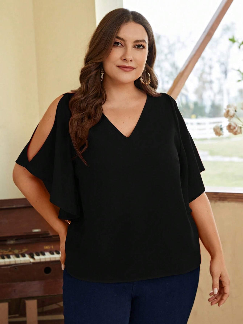 Blusa Com Recorte No Ombro Plus Size - tassiniSKU_1713794132374_781tassinitassini(A031)1713794132374/441Blusa Com Recorte No Ombro PretoGcamisa feminina, blusas plus size feminina, blusas plus size, blusas femininas, blusa social feminina, blusa feminina plus size, blusa branca feminina,