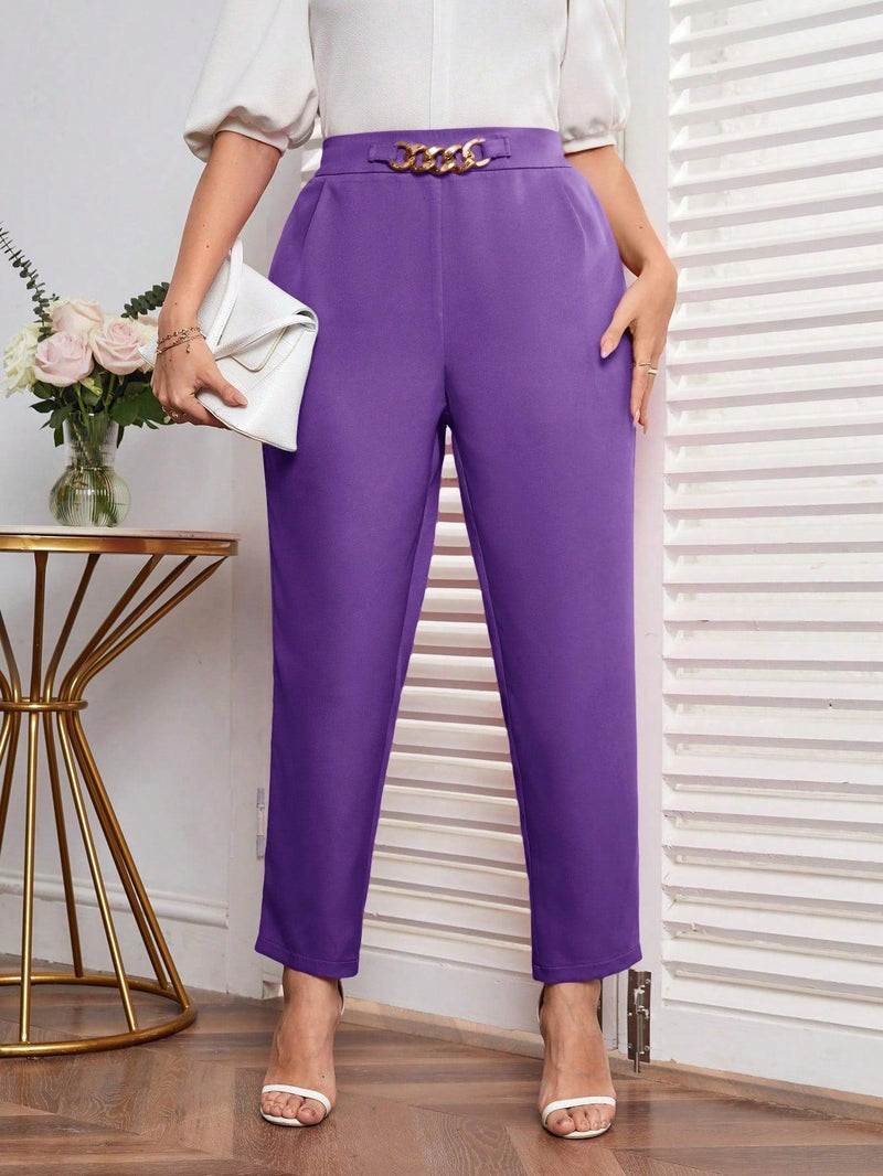 Calça Com Detalhe de Corrente Femina Plus Size - tassiniSKU_1713535813117_552tassinitassini1713535813117/483Calça Com Detalhe de Corrente RoxoGcalça social plus size, calça plus size feminina, calça plus size, calça jeans plus size feminina, calça jeans feminina plus size, calça feminina plus size, calça alfaiataria feminina plus size, calca jeans plus size, alfaiataria plus size,