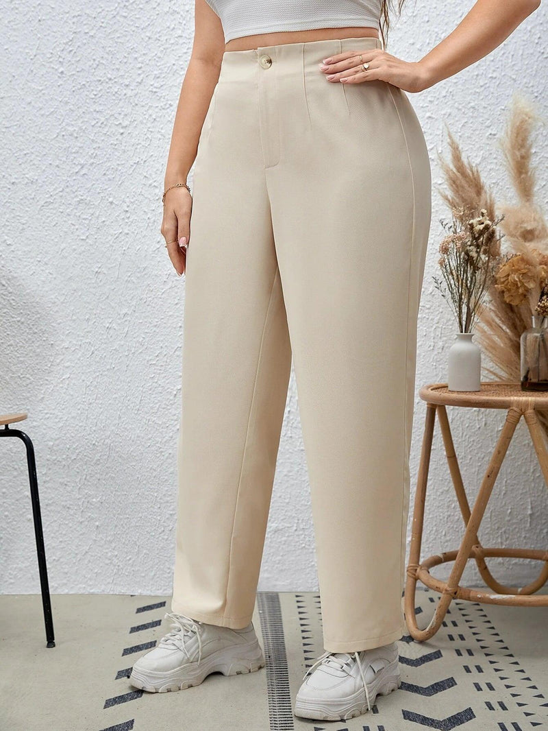 Calça Reta Feminina Plus Size - tassiniSKU_1713757009076_775tassinitassini(A090)1713757009076/25Calça Reta Feminina BegeGcalça social plus size, calça plus size feminina, calça plus size, calça jeans plus size feminina, calça jeans feminina plus size, calça feminina plus size, calça alfaiataria feminina plus size, calca jeans plus size, alfaiataria plus size,