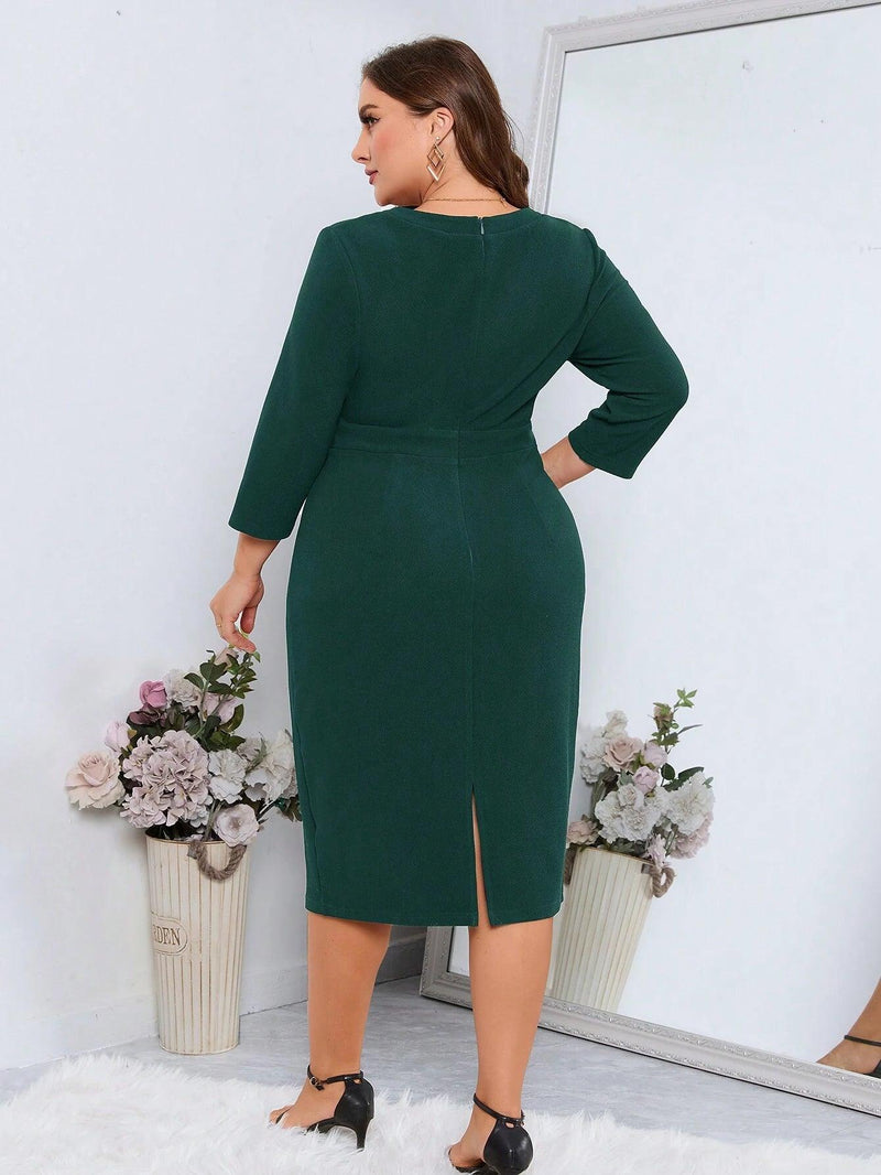 Vestido Com Decote Em V Plus Size - tassiniSKU_1713373970429_360tassinitassini(A071)1713373970429/947Vestido Com Decote Em V Verde EscuroGVestido Com Decote Em V Plus Size