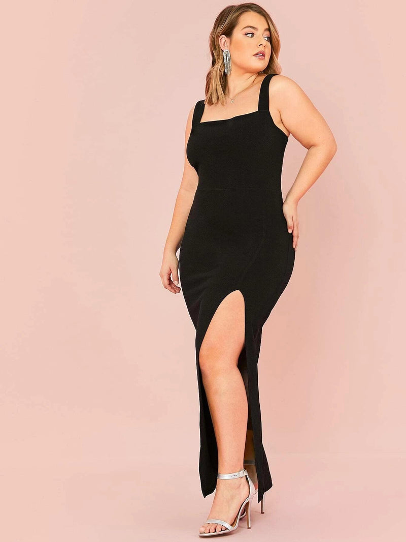 Vestido Liso Com Abertura Lateral Plus Size - tassiniSKU_1713791415168_292tassinitassini(A054)1713791415168/266Vestido Liso Com Abertura Lateral PretoGvestidos plus size para o dia a dia, vestidos plus size, vestido social plus size, vestido preto plus size, vestido plus size soltinho, vestido plus size midi, vestido plus size longo, vestido midi plus size, moda festa plus siz,